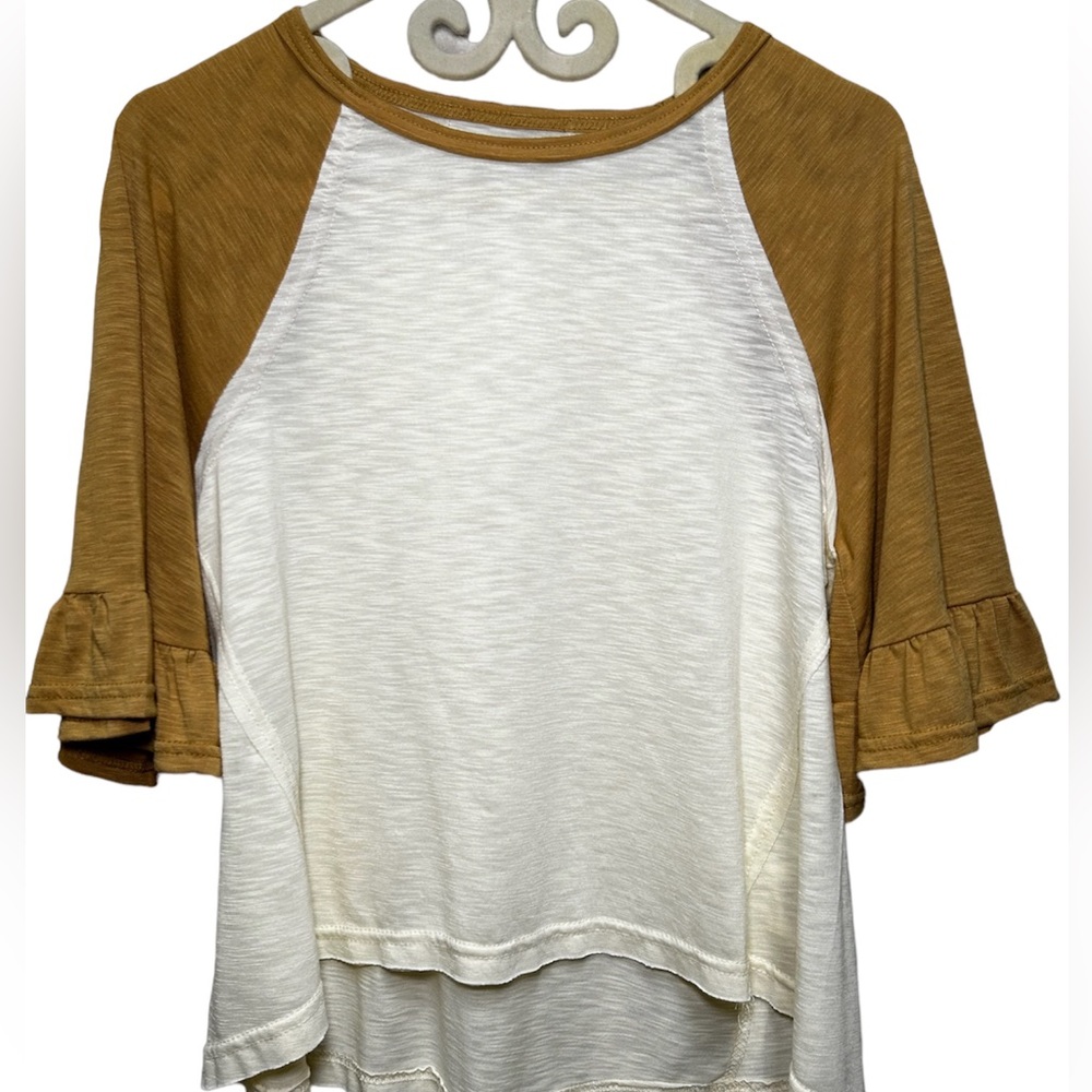 Women’s Small ruffle sleeve jersey top